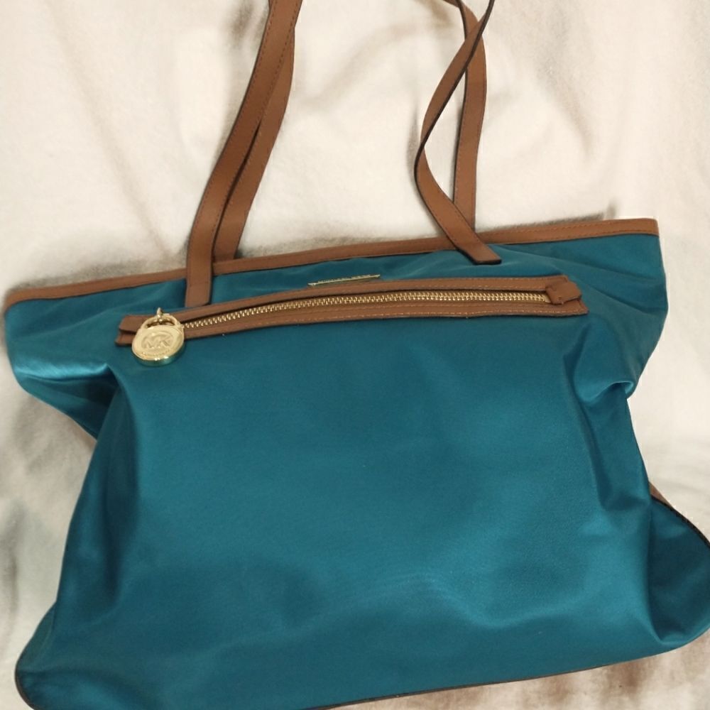 USED Michael Kors Tote - Picture 3 of 11